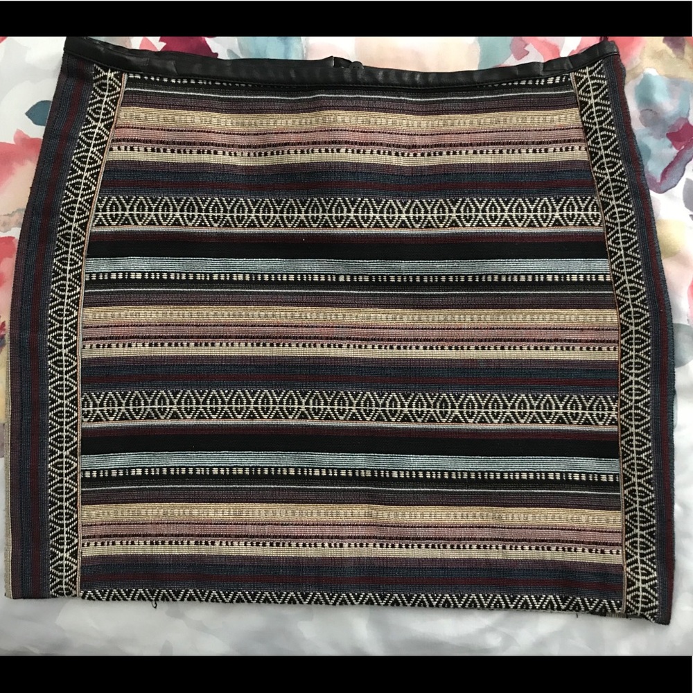 Tribal patterned mini skirt